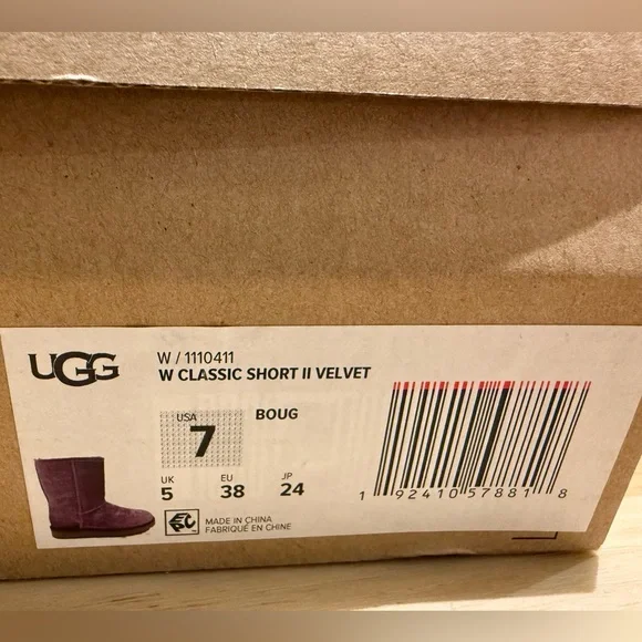 UGG | W Classic Short II Velvet | US 7 UK 5 EU 38 - Picture 2 of 4